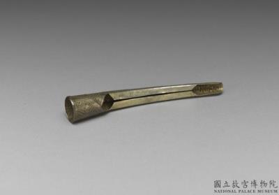 图片[2]-Fingernail guard with characters of “Peace for a myriad years” and medallion of Longevity character, Qing dynasty (1644-1911)-China Archive